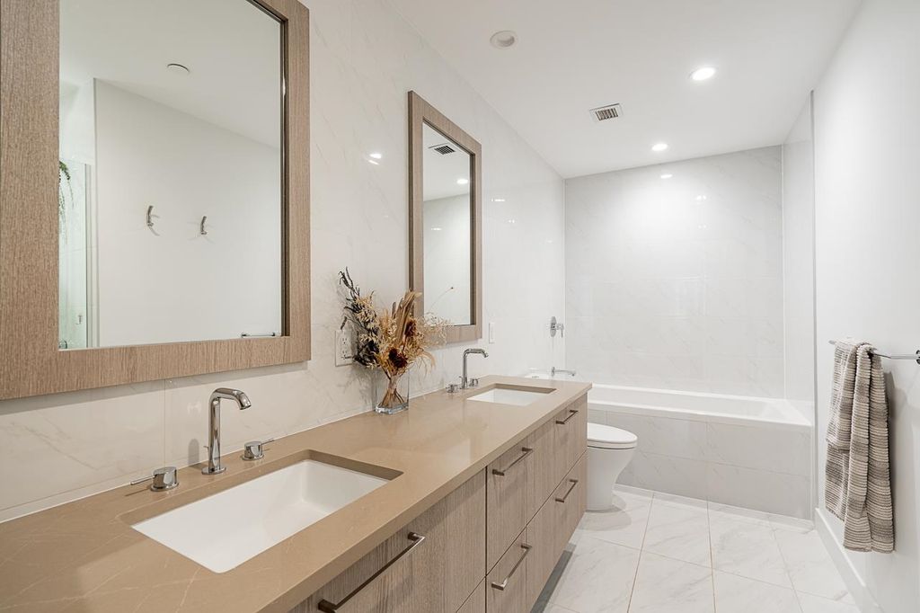 listing image 1106702708320384001