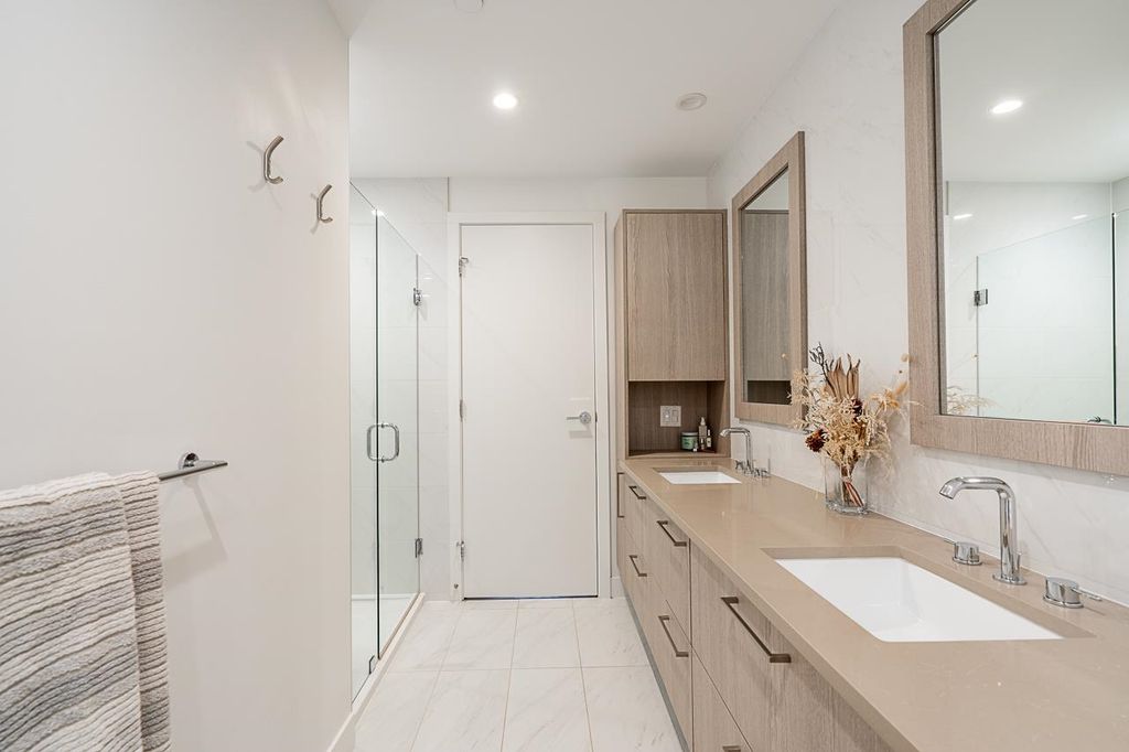 listing image 1109369686071848506