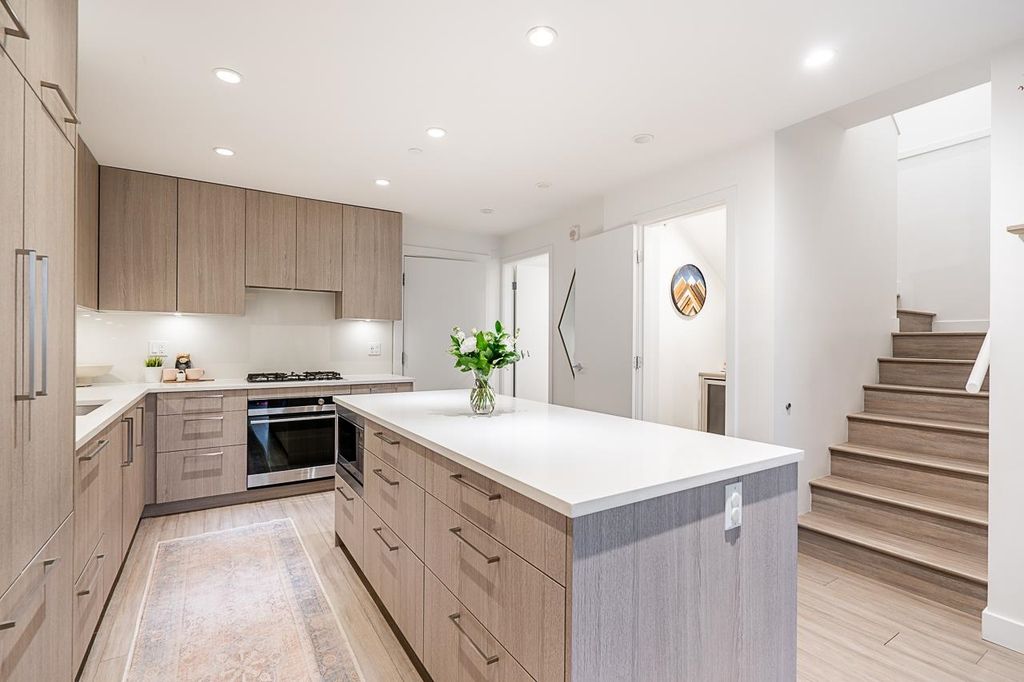 listing image 1104380119491770898