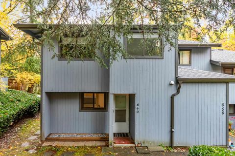 860 Blackstock Road Port Moody BC V3H 3R8