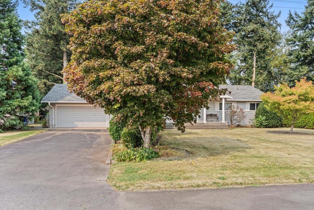 Photo of 6895 Centennial Drive, Chilliwack, BC V2R 1J7 (MLS # R3157255)