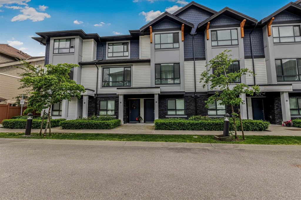 Photo of 19704 55a Avenue #26, Langley, BC V3A 0L2 (MLS # R3125122)