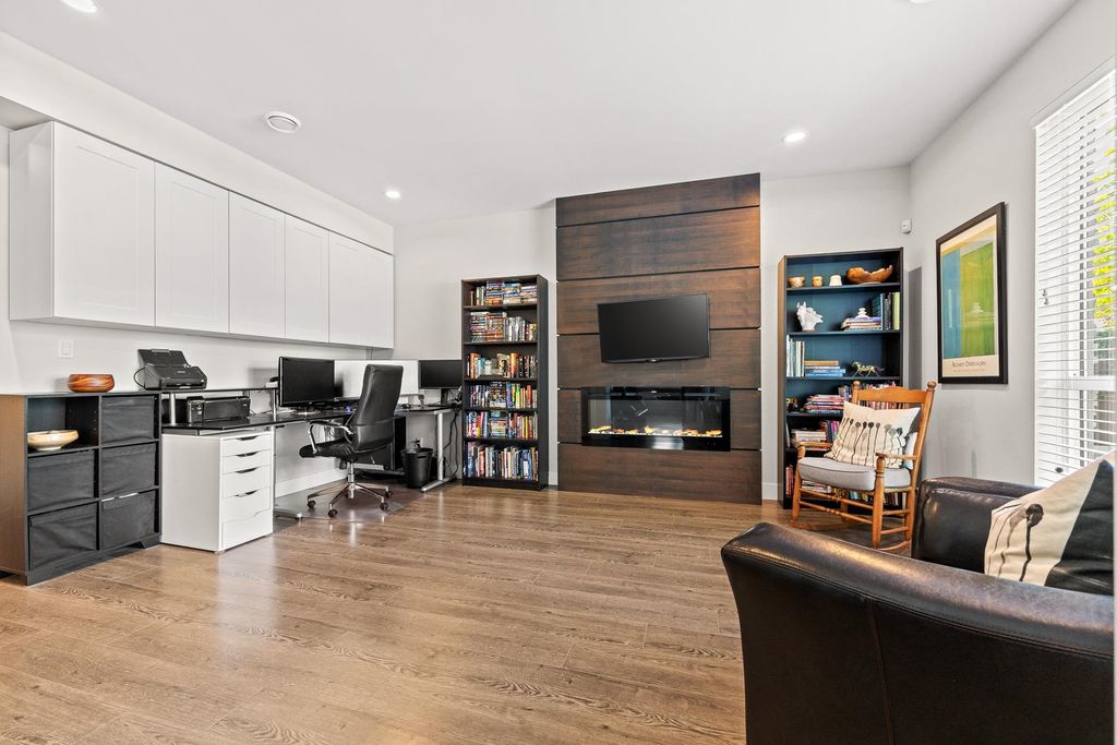 listing image 1108323432839435815