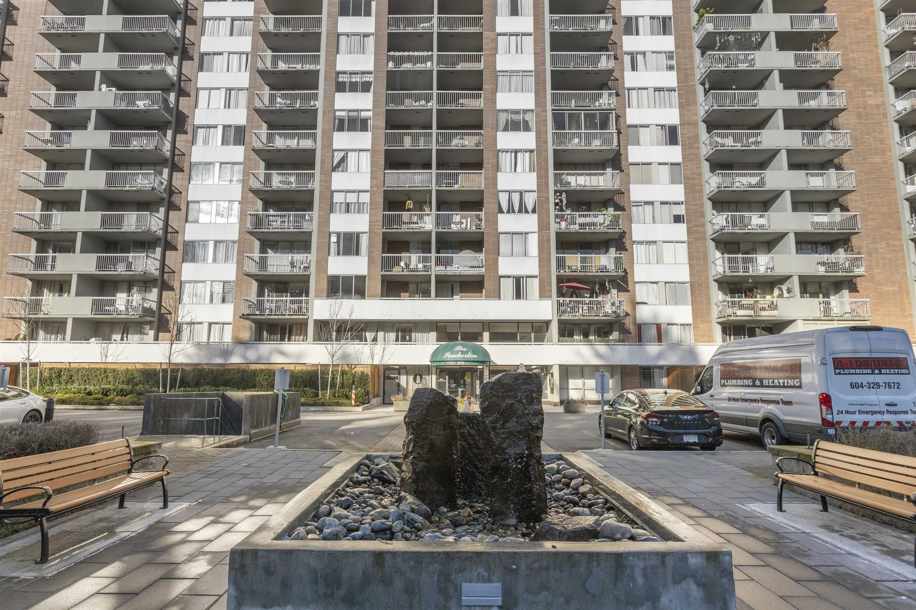 2012 Fullerton Avenue 315