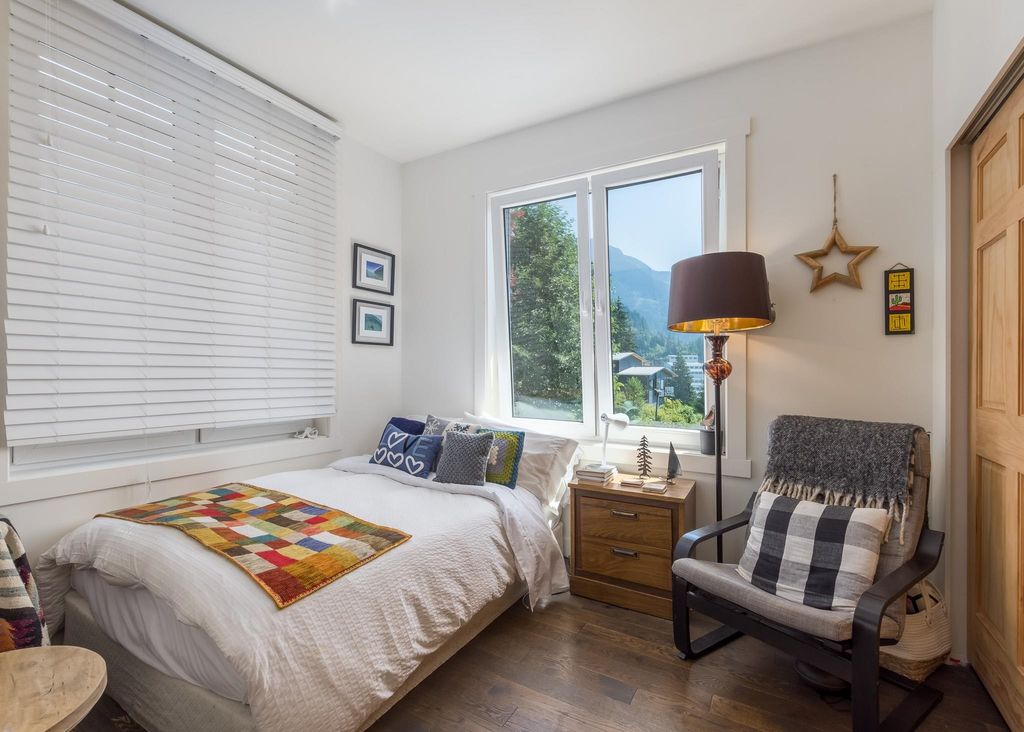 listing image 1105080170421529408