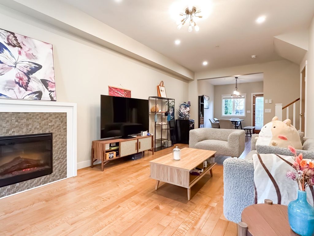 listing image 1109092690805753508