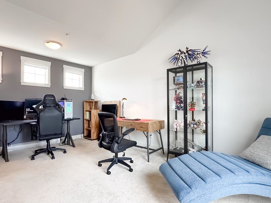 listing image 1104023385386576646
