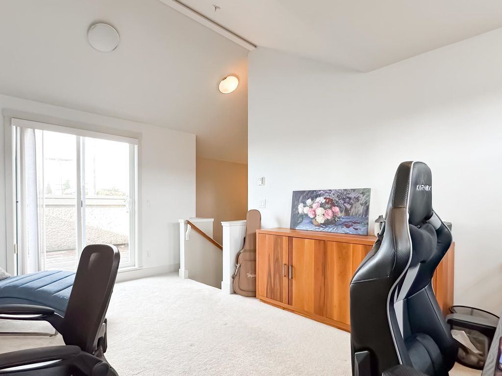 listing image 1104011404458171389