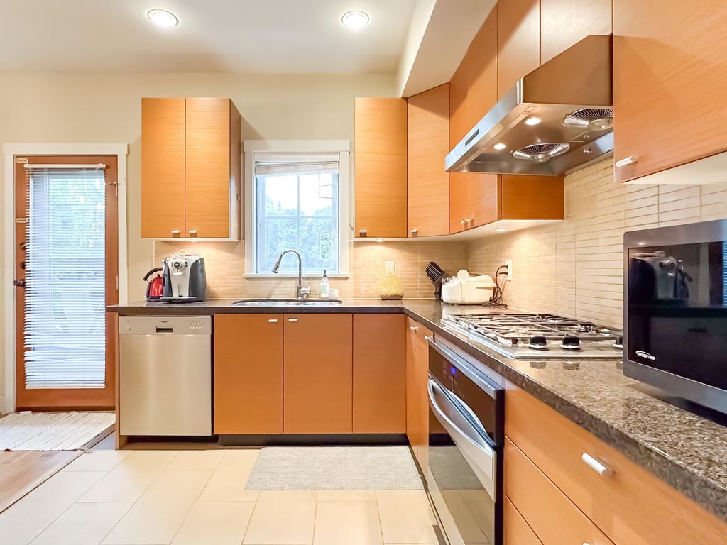 listing image 1100018770405751176