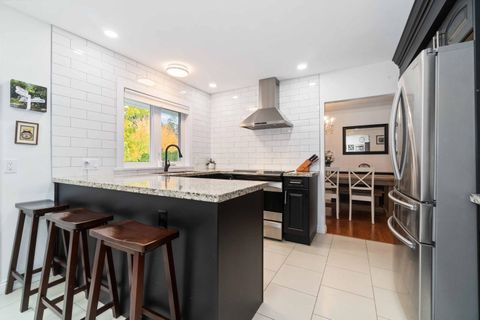 660 Gatensbury Street Coquitlam BC V3J 5G8