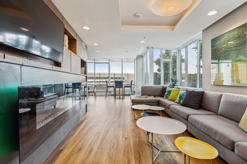 listing image 1102941109915177297