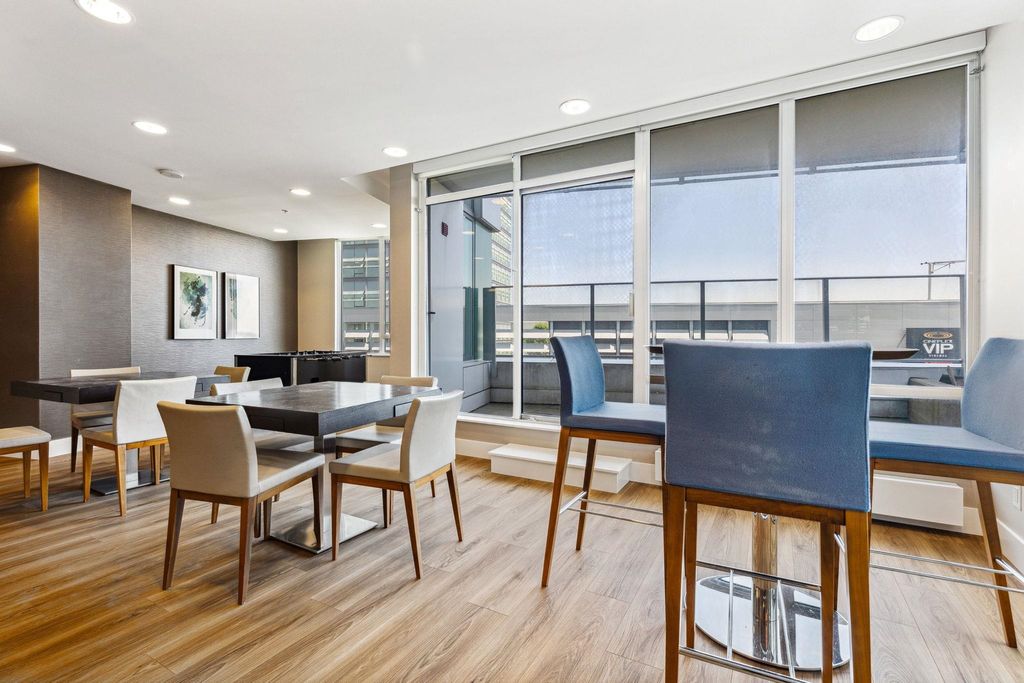 listing image 1104622184369296477