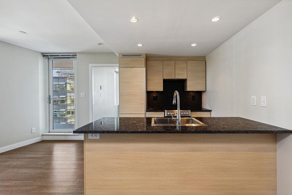 listing image 1108880954346645649