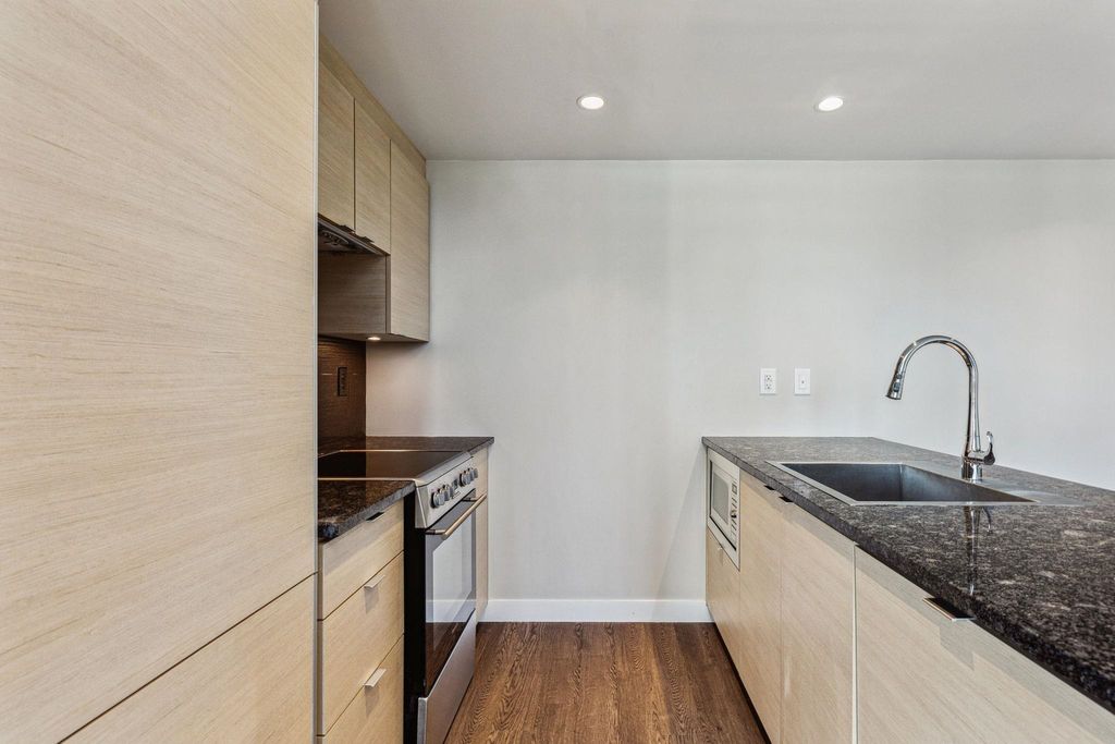 listing image 1104024368134909023