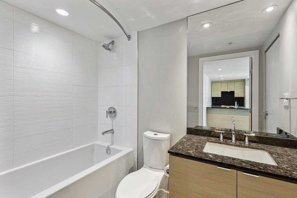 listing image 1107426226263194176