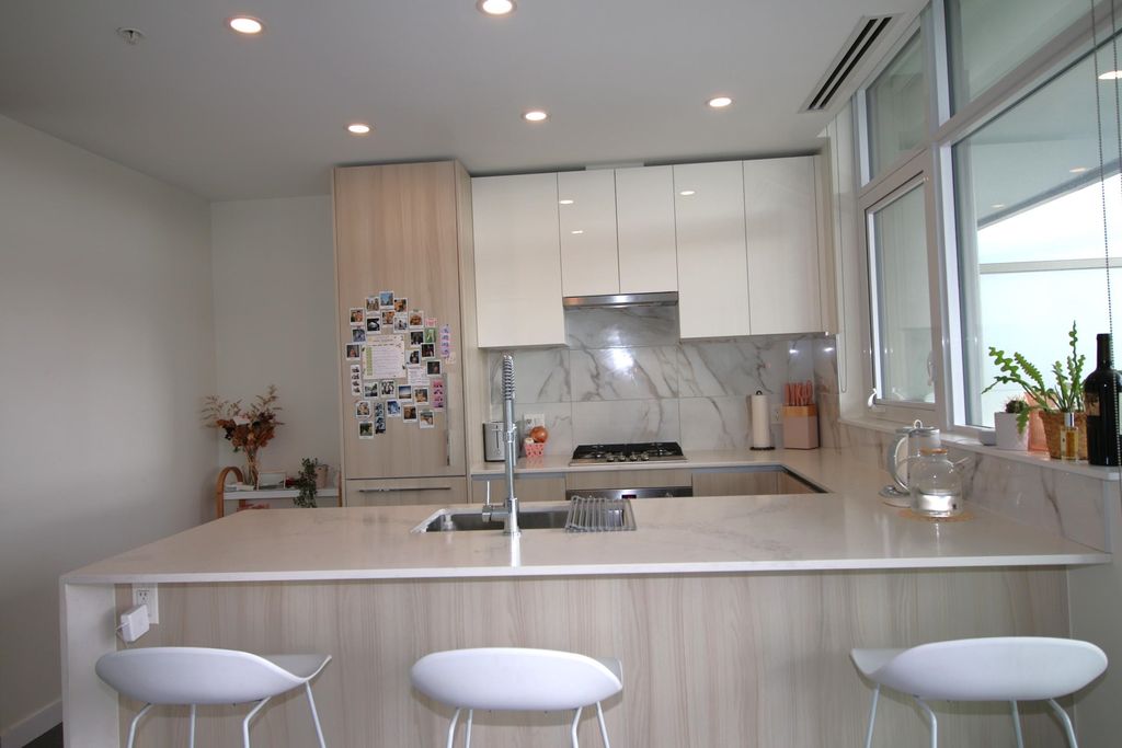 listing image 1104872555044934881