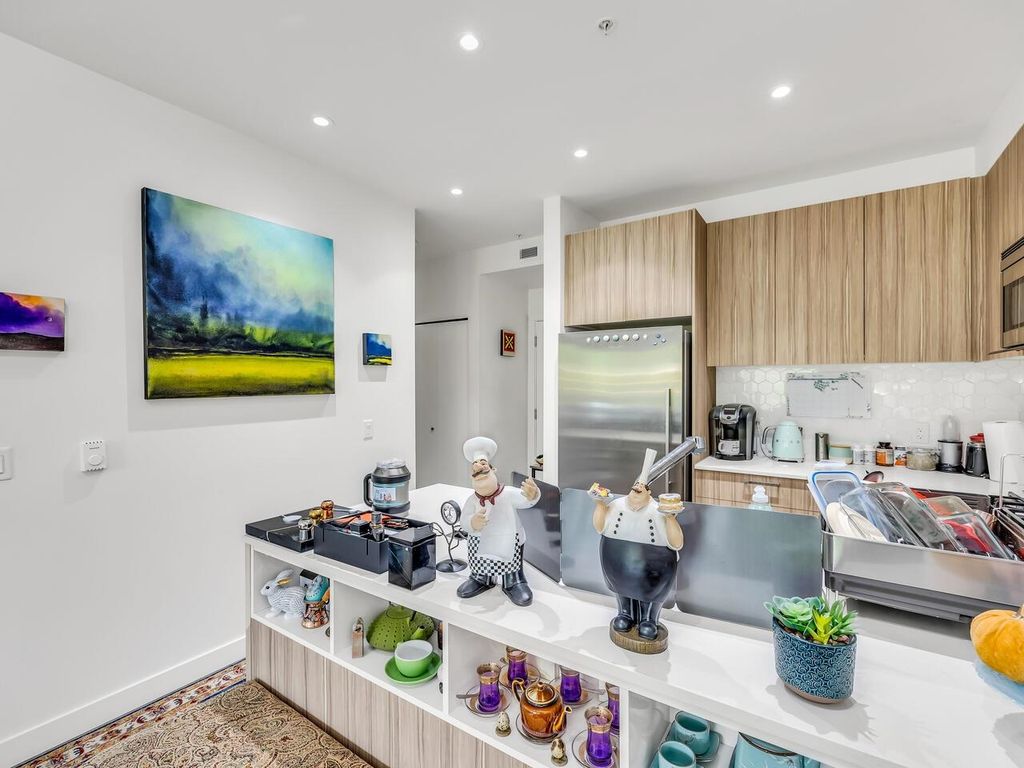 listing image 1101235750205681992