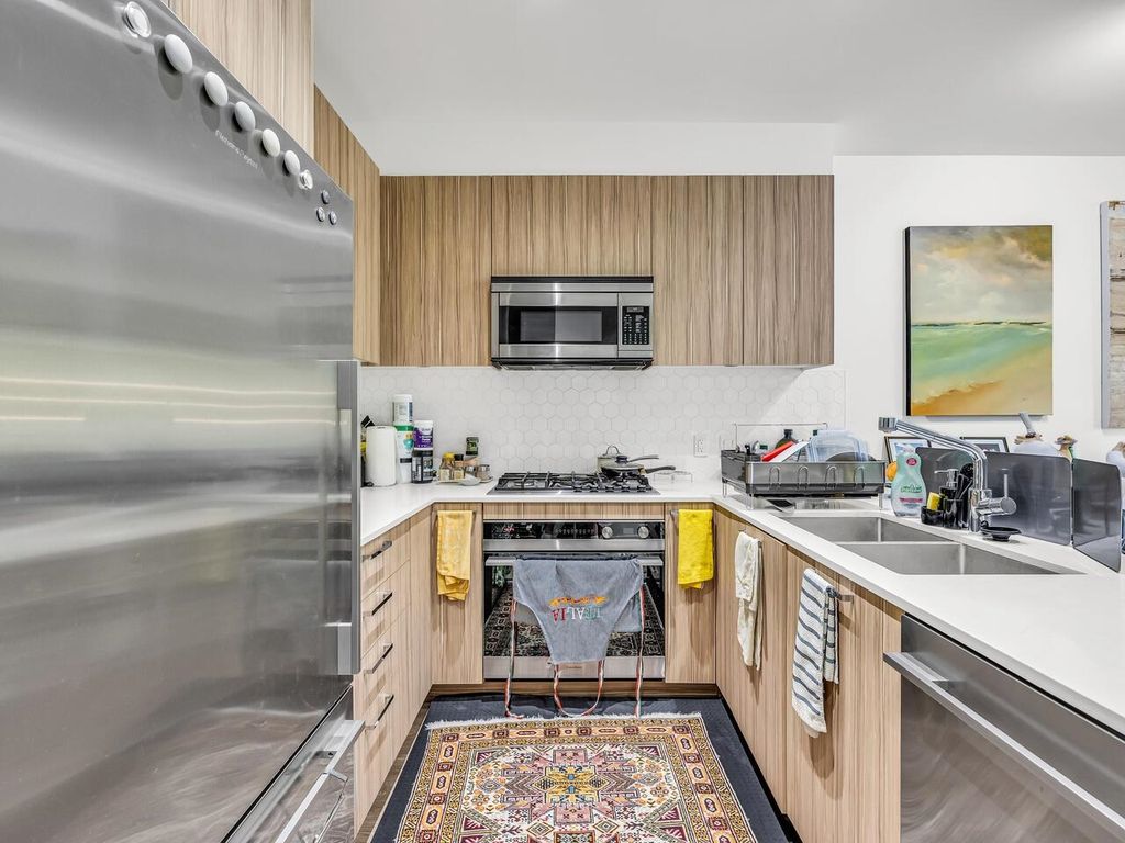 listing image 1104755845776649369
