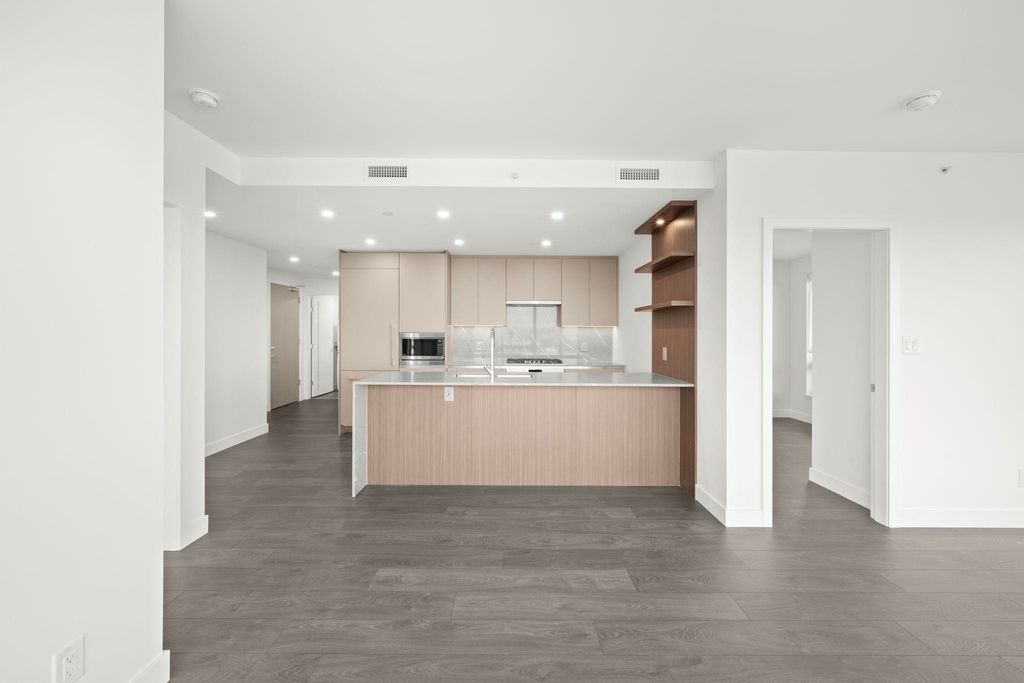 listing image 1100524859358621616