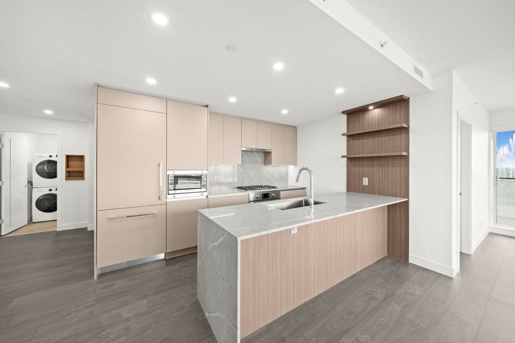 listing image 1103367685224592393