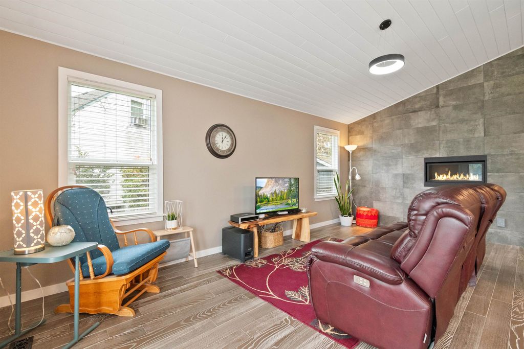 listing image 1109905573160531354