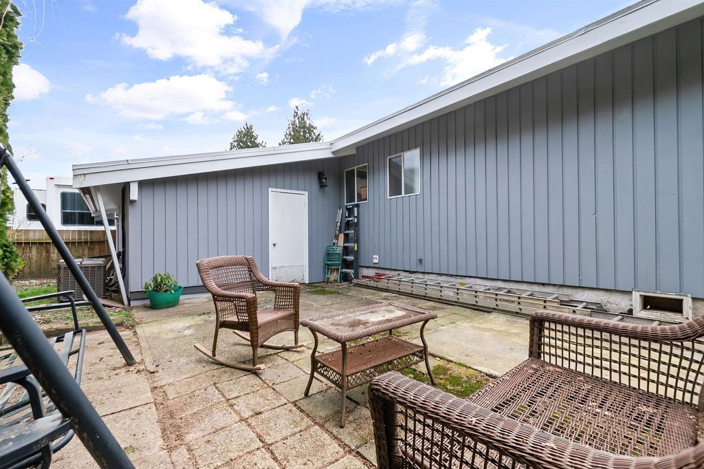 listing image 1100762670437950394