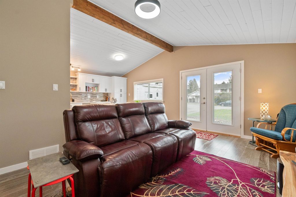 listing image 1100407376870115472