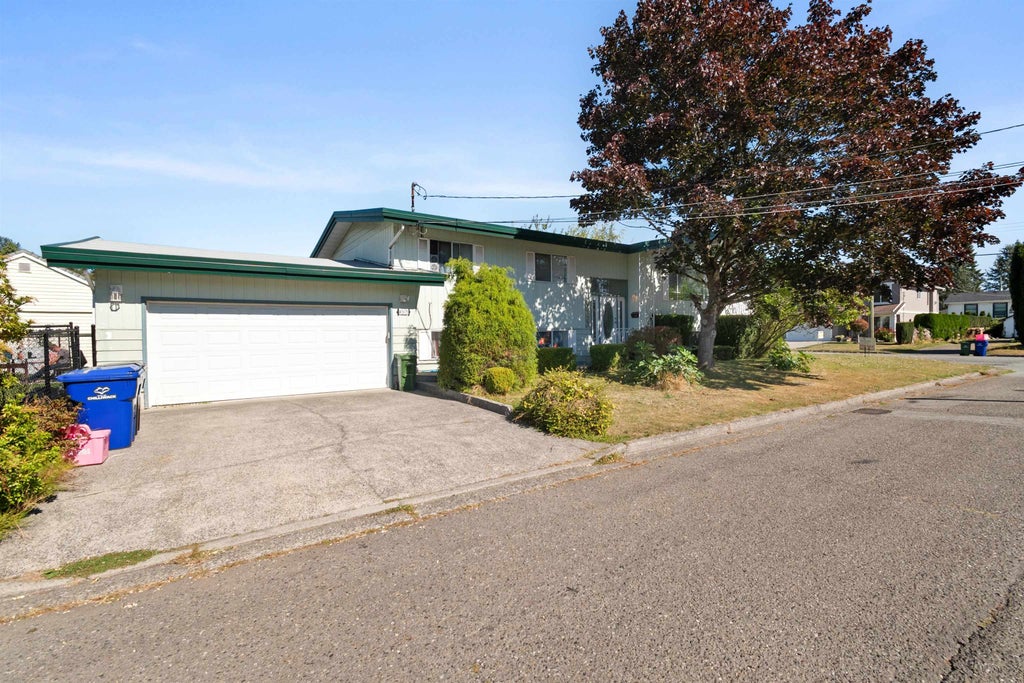 Photo of 45675 Marshall Avenue, Chilliwack, BC V2P 6N3 (MLS # R3164569)