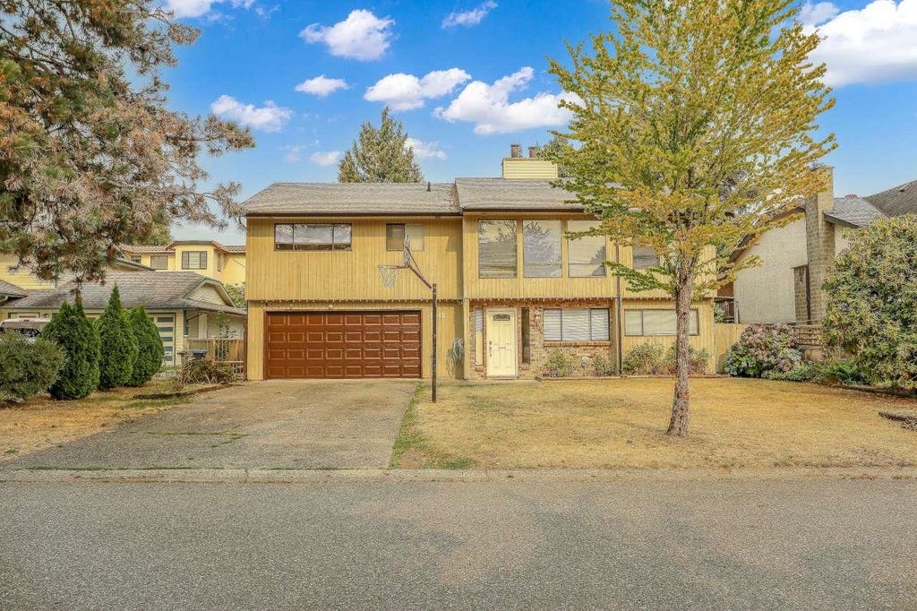 Photo of 9012 145a Street, Surrey, BC V3R 7Y4 (MLS # R3152919)