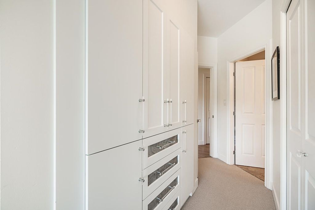 listing image 1103944476432489651