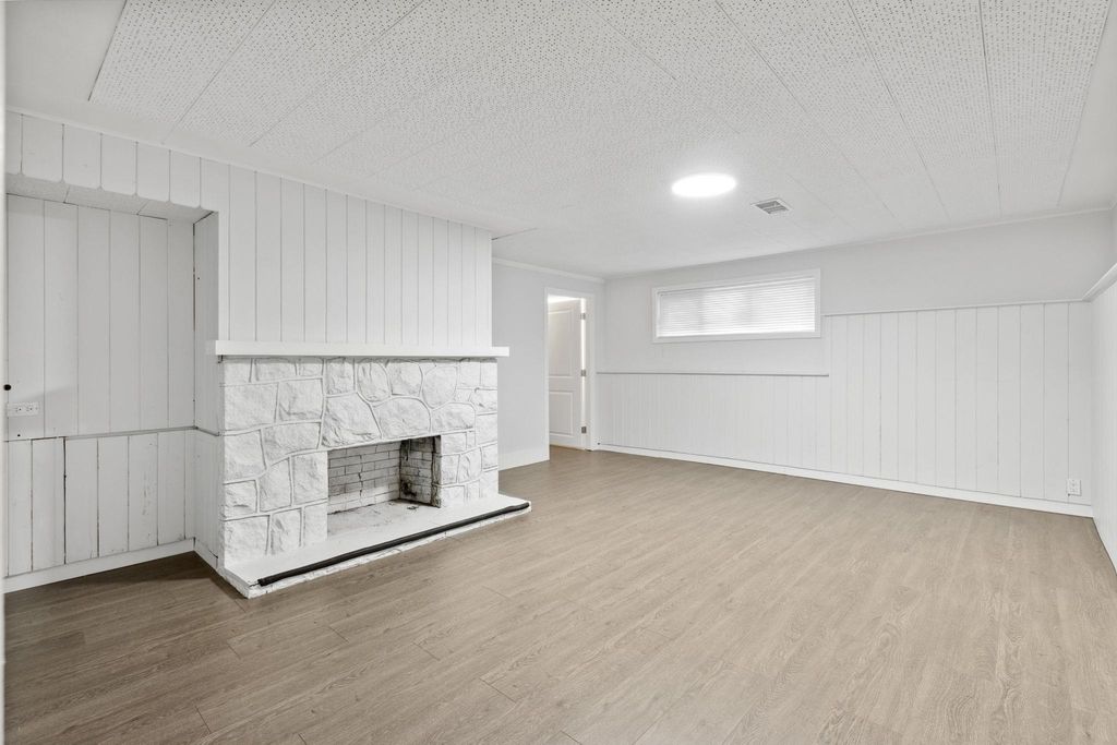 listing image 1103201241005677193