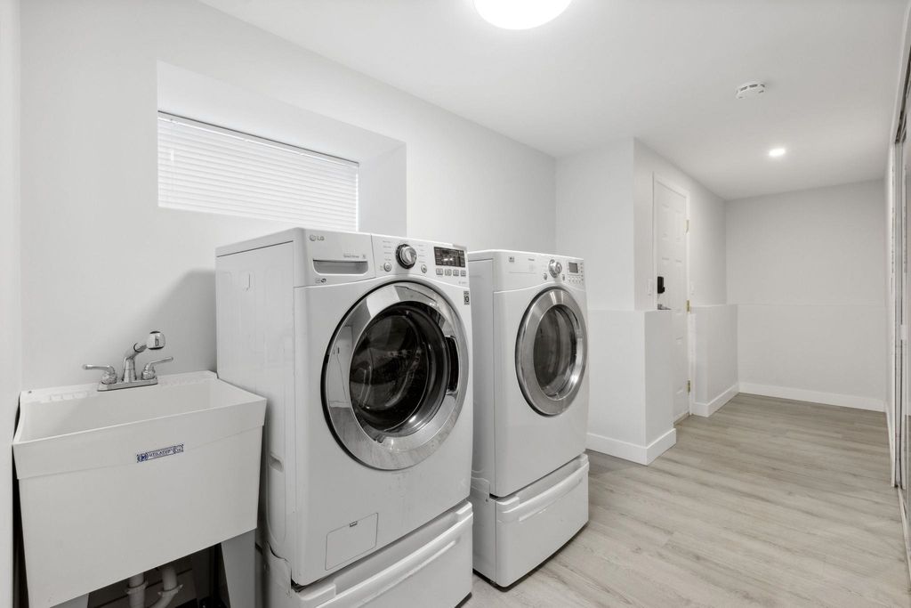 listing image 1105151739419285649