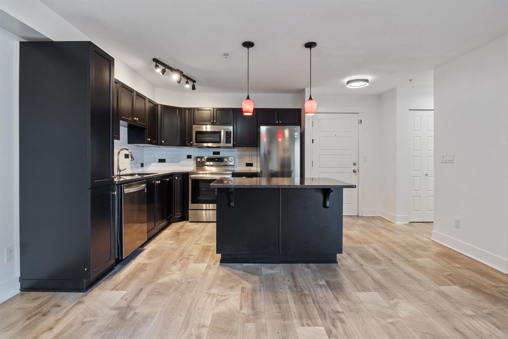 listing image 1103512871463084605