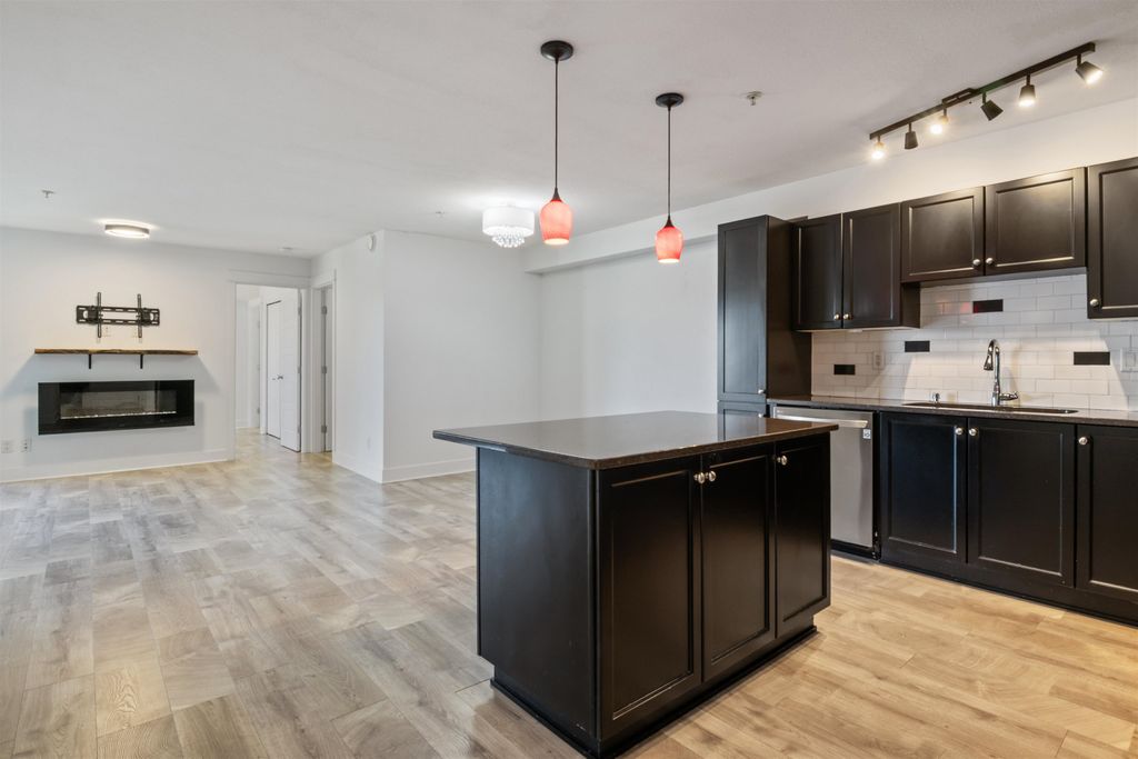 listing image 1108101875700693476