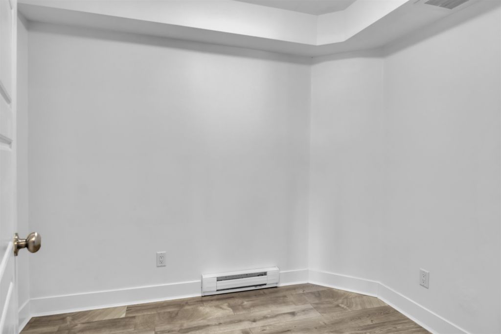 listing image 1103193853448429414