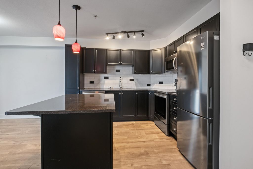 listing image 1101085601227850531