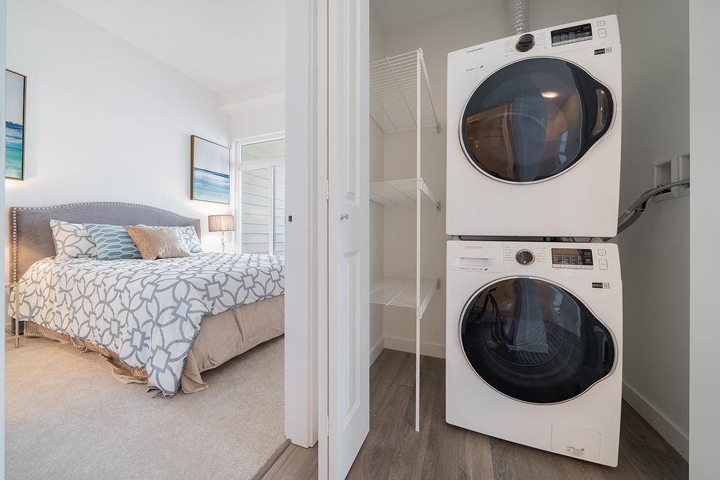 listing image 1101790882811384981