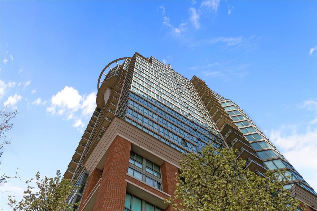 listing image 1102980824193882592