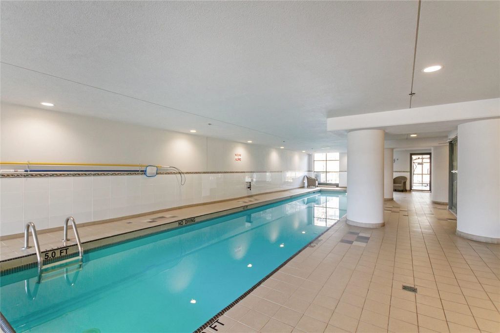 listing image 1103473854695775036