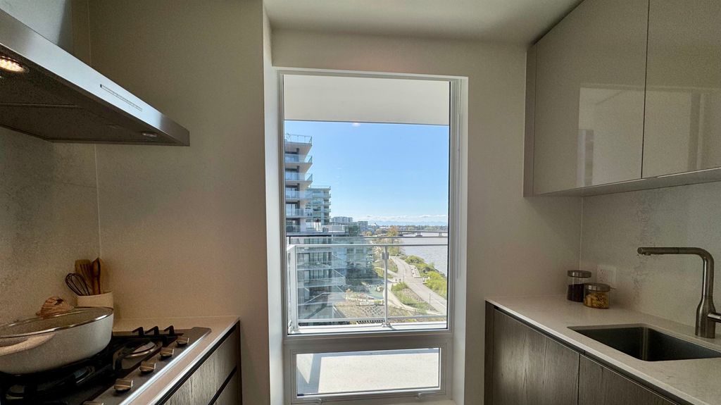 listing image 1104064003791563425