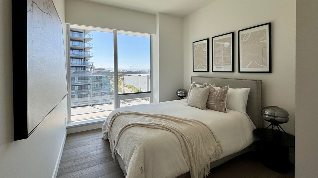 listing image 1109174015638110166
