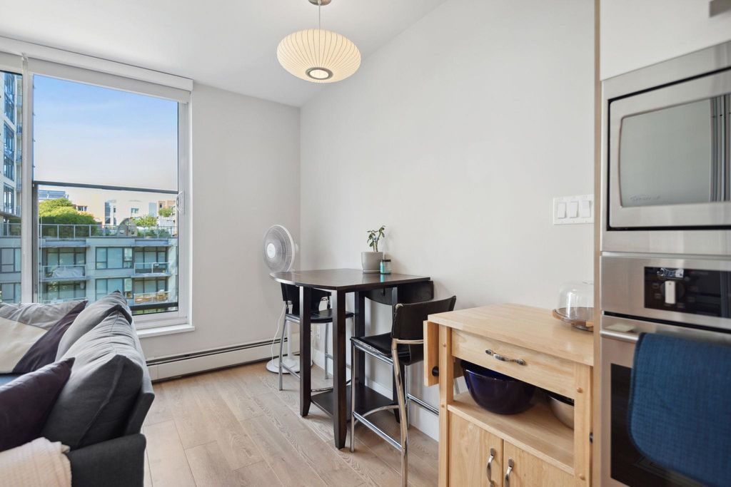 listing image 1103986636804787297