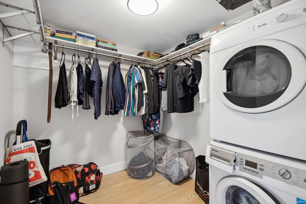 listing image 1103582459416879749