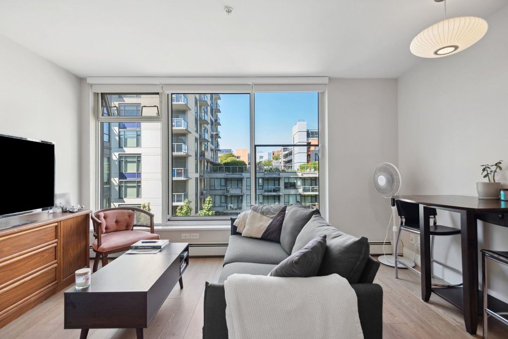 listing image 1106339002168361682