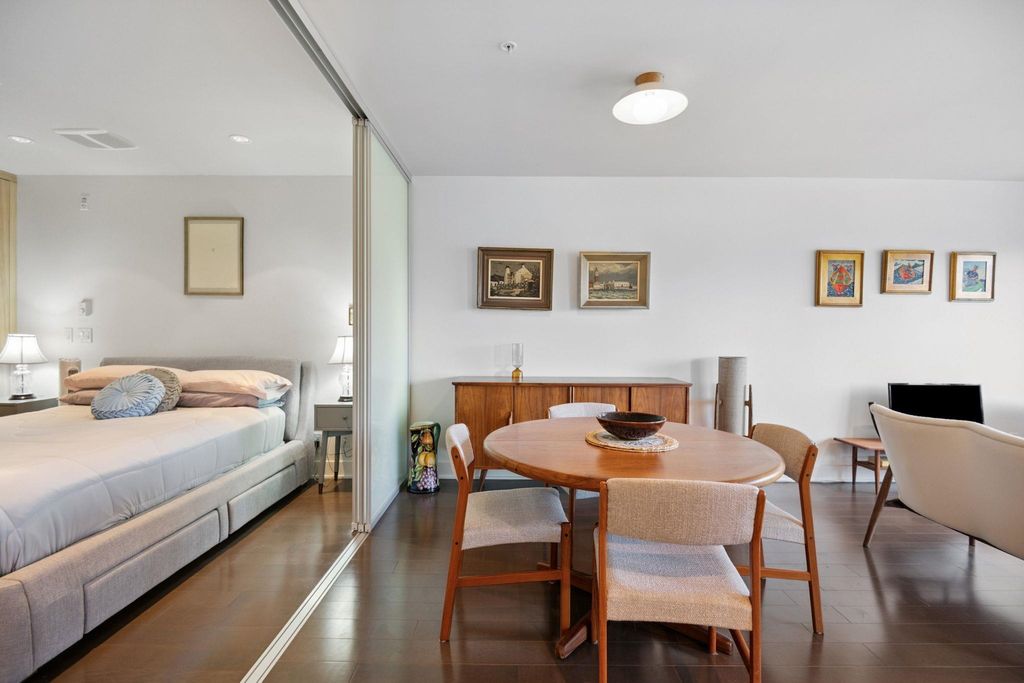 listing image 1101470246842660848