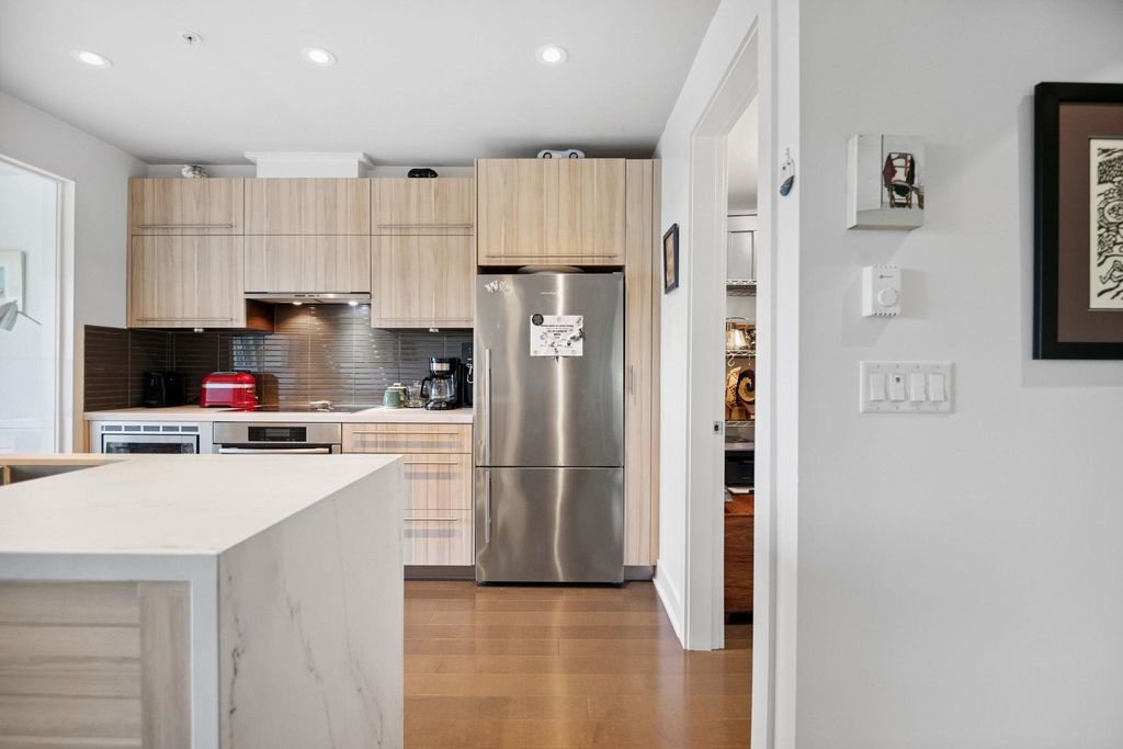 listing image 1100328966660986377