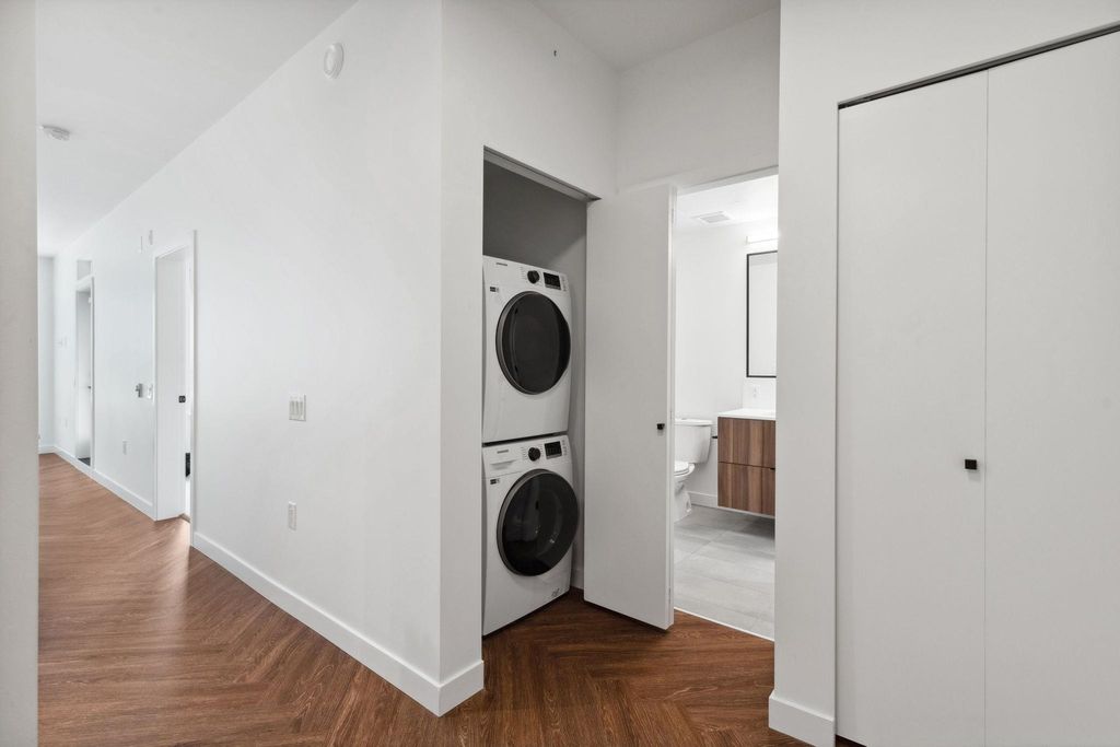 listing image 1104642005974778974