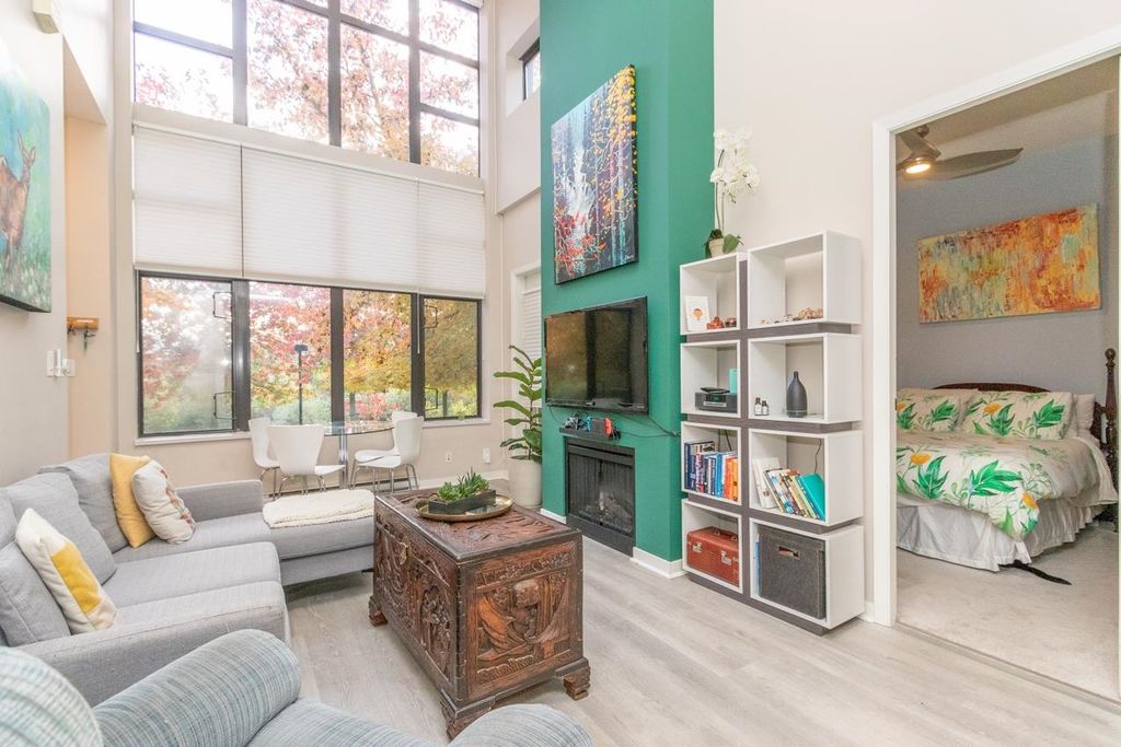 listing image 1101535361018980167
