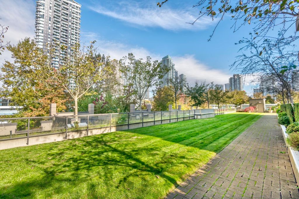 listing image 1104824295611744010