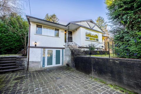 2217 Clarke Street Port Moody BC V3H 1Y6